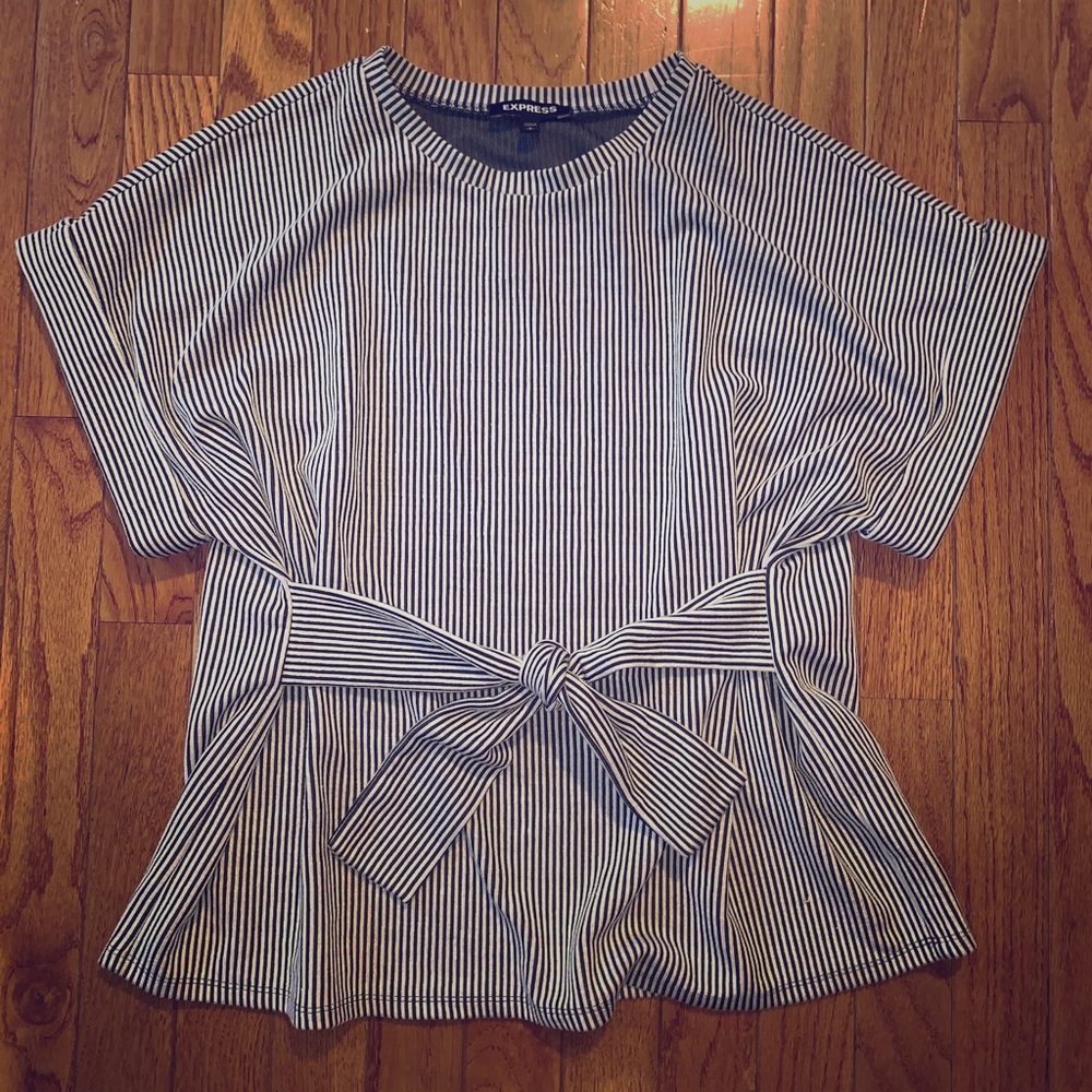 Expresss front tie top